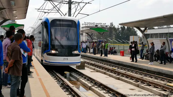 Addis Abeba Äthiopien Bahn Straßenbahn Haltestelle