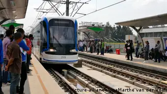 Addis Abeba Äthiopien Bahn Straßenbahn Haltestelle