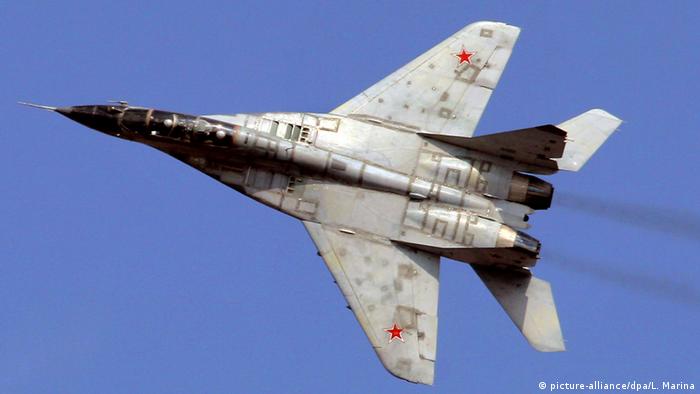 MiG-29 during a demonstration flight (picture-alliance/dpa/L. Marina)