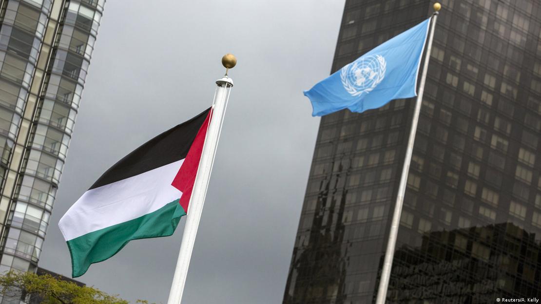 New York UN Gipfel Palästina Flagge vor Hauptquartier Vereinete Nationen