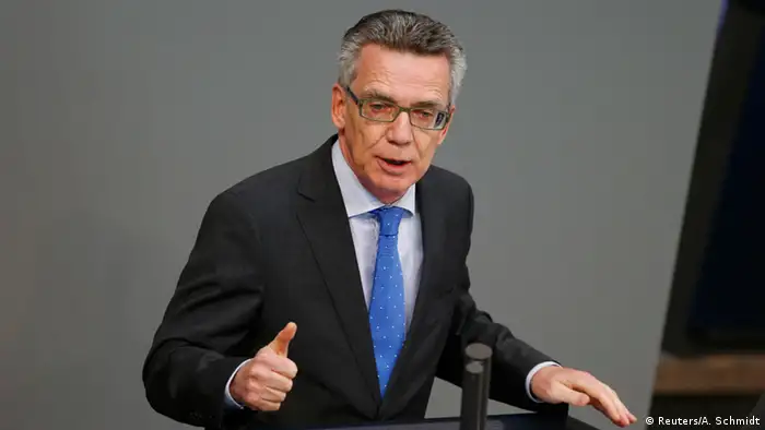 Deutschland Bundestag Asylrechtsänderung Thomas de Maizière
