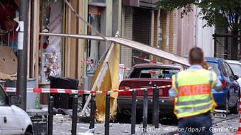 NSU Köln'de 9 Haziran 2004'te ise Türkiye kökenlilerin dükkan ve restoranlarının bulunduğu Keup Caddesi'nde çivili bomba saldırısı düzenledi, çoğu ağır, 22 kişi yaralandı.