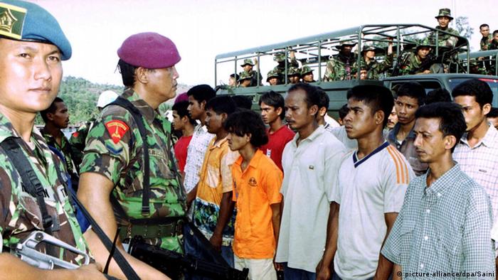 Bildergalerie Indonesien Banda Aceh 1999 70 Jahre indonesische Streitkräfte 