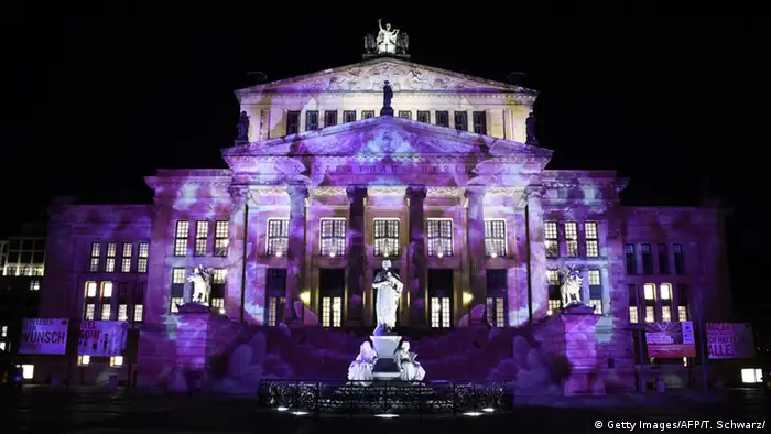 Bildergalerie Berlin leuchtet Lichterfest Deutschland Konzerthalle Gendarmenmarkt 