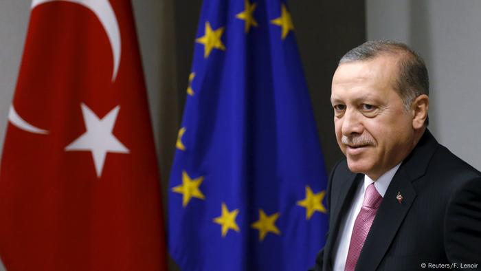 Как Европа се самоунижава пред Ердоган | Новини и анализи от Европа | DW |  06.10.2015