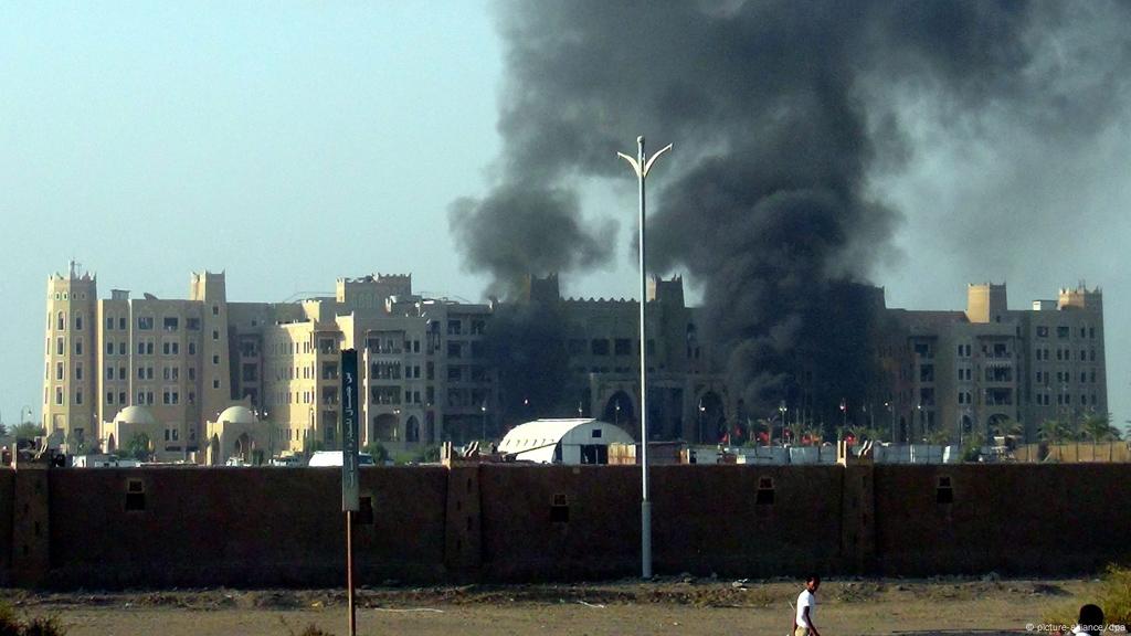 طفل اليمن المعجزة قد يفقد ساقه وأصابعه منوعات نافذة Dw عربية على حياة المشاهير والأحداث الطريفة Dw 30 10 2015