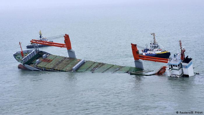Dutch freighter Flinterstar sinking after colliding with Marshall Island-flagged tanker Al-Oraiq (Photo: REUTERS/Benny Proot)