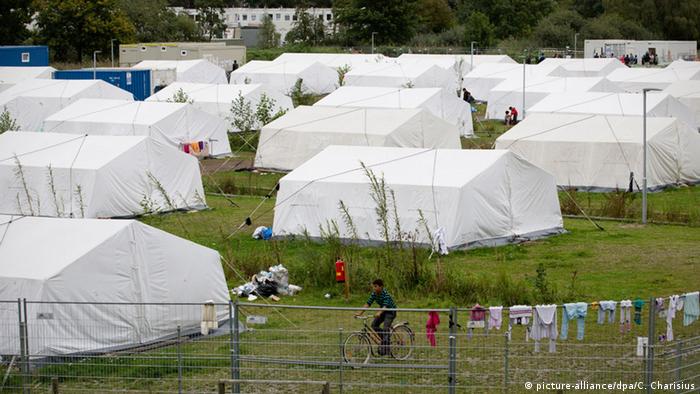 Hamburg Wilhelmsburg Erstaufnahmestelle für Flüchtlinge Zelte