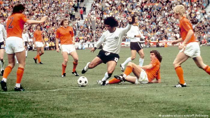 Bildergalerie Gerd Müller Fußball WM gegen Niederlande Vorlage Tor 1974