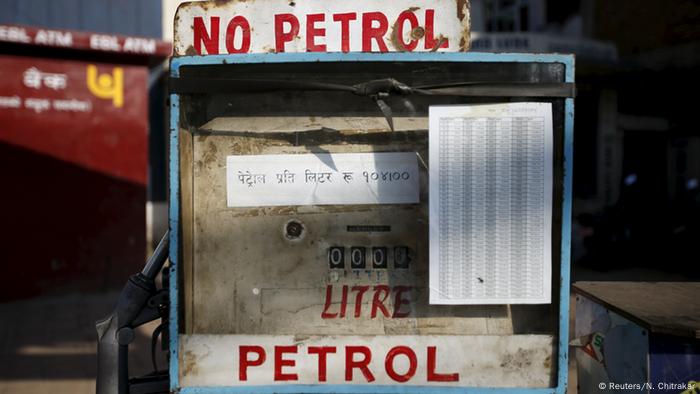 Katmandu Nepal Petrol Benzin Treibstoff Rationierung (Reuters/N. Chitrakar)