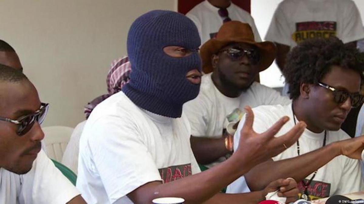 MastaX Rapping politics DW 10/12/2015