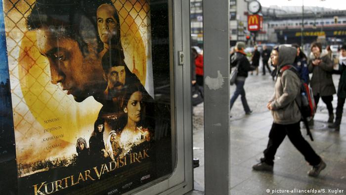 A poster from the film Valley of the Wolves (picture-alliance/dpa/S. Kugler)