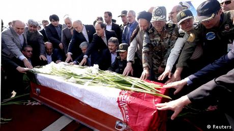 Sarg mit Hadsch-Opfer in Teheran