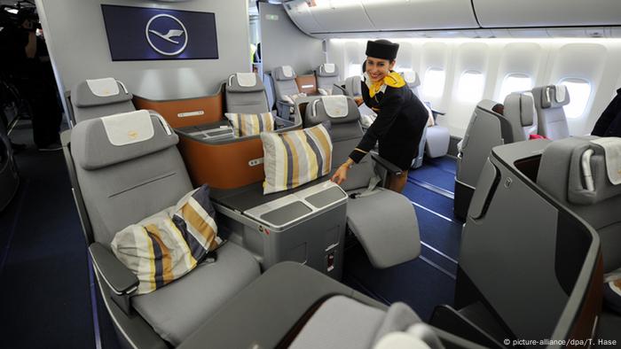 Cabina de la clase de negocios de Lufthansa en un Boeing 747-8.
