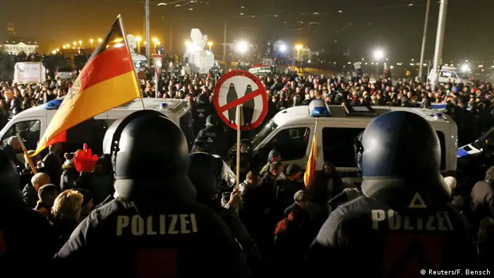 Dresden Pegida Demonstration Polizei