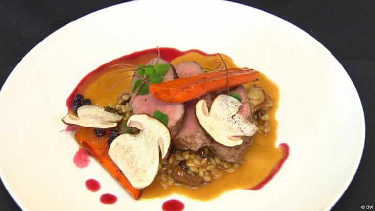 Wildschweinbraten mit Pilzen und Graupenrisotto – DW – 01.09.2016