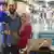 Алаа Худ встретил семью в аэропорту Дюссельдорфа