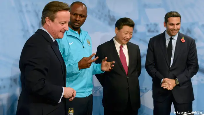 Großbritannien Manchester David Cameron & Patrick Vieira & Xi Jinping & Khaldoon Al Mubarak (Reuters/J. Giddens)