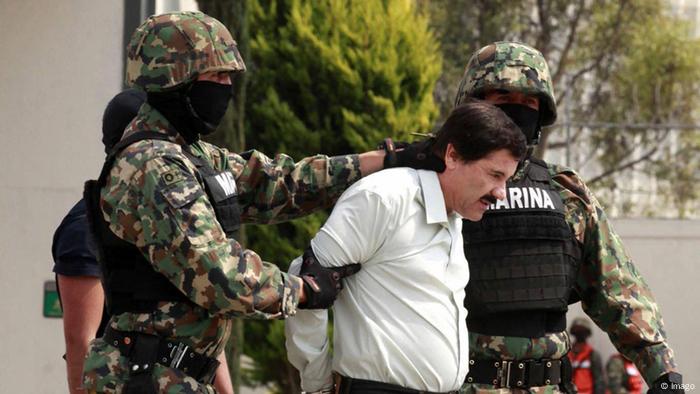 Chef des Sinaloa-Kartells Joaquin Guzman wird abgeführt