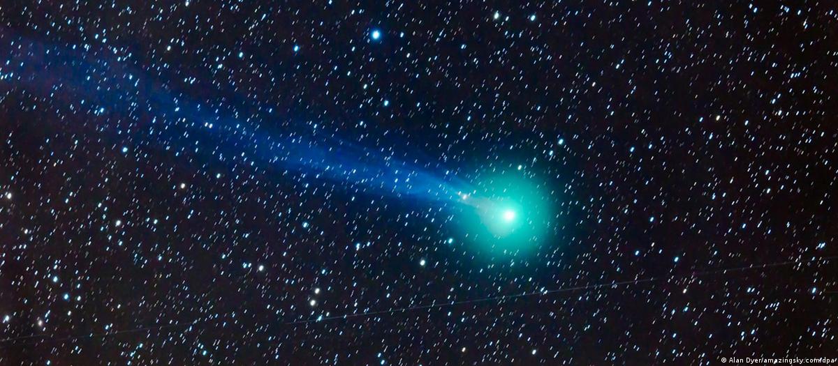 その他 COMET TWINKLE 04 FII Telescope reveals a growing tail on the comet that's visiting from