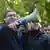 Молдавский оппозиционер Ренато Усатый с мегафоном в руке перед своими сторонниками
