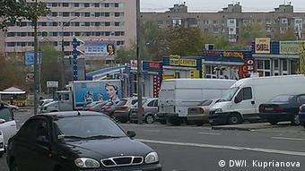 Fahrzeuge in Donezk in der Ostukraine (Foto: DW)