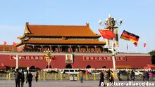 28.10.2015 ***** Tourists walk past Chinese and German national flags fluttering on a lamppost on the Tiananmen Square in Beijing, China, 28 October 2015. German Chancellor Angela Merkel will begin her eighth visit to China on Thursday (29 October 2015) less than a week after the mainland's special relationship with Britain was hailed as experiencing a golden era following President Xi Jinping's state visit to Britain. However, Germany was keen to reinforce its own excellent relations with the mainland, said Michael Clauss, the German ambassador to China. Merkel was expected to hold meetings with state leaders in Beijing before travelling with Premier Li Keqiang to Hefei, the capital city of his home province of Anhui, Clauss said. Copyright: picture-alliance/dpa