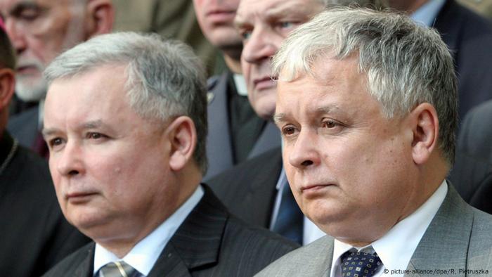 Polen Lech Kaczynski (R) und Jaroslaw Kaczynski