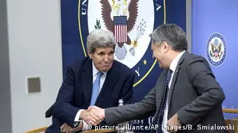 Kirgisistan US Außenminister John Kerry mit Erlan Abdyldaev
