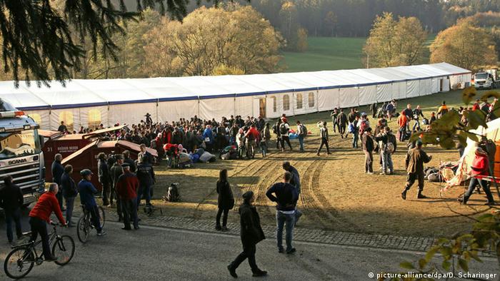 Отапливаемя палатка для тысячи беженцев в Коллершлаге, Австрия