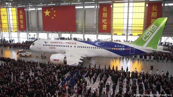 China erstes Flugzeug aus eigene Produktion C919 offizielle Vorführung