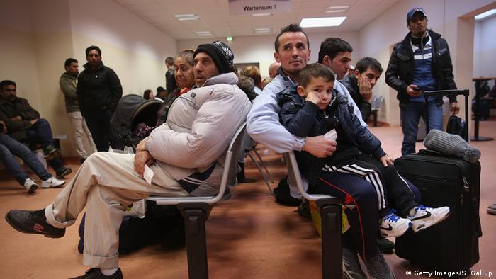 Berlin Deutschland Flüchtlinge Registration ZAA Zentrale Aufnahmestelle Warten