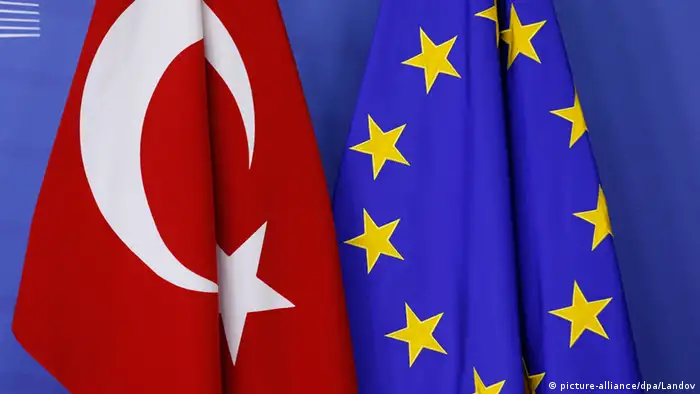 Brüssel Flaggen EU Türkei Symbolbild Belgien
