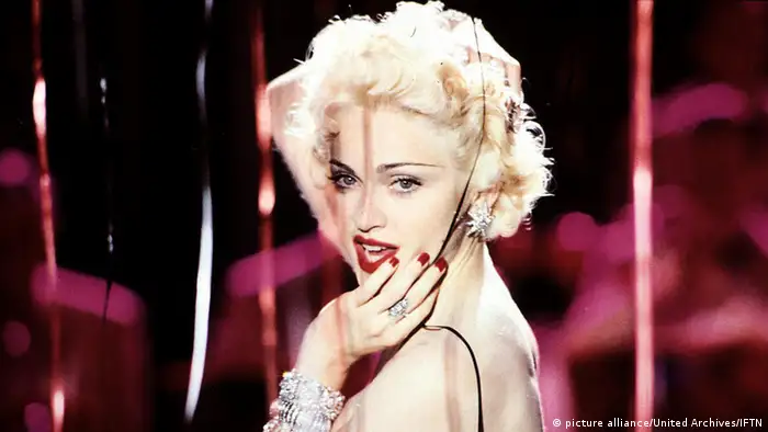 Filmstill from Dick Tracy with Madonna