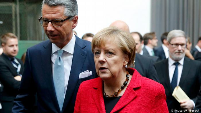 Deutschland Merkel und Grillo beim Tag der Deutschen Industrie