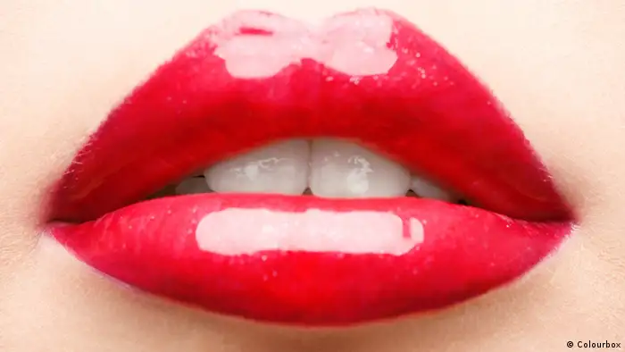 Symbolbild volle Lippen, Lippenstift, rote Lippen 