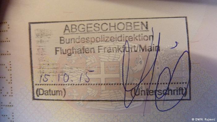 Pečat u pasošu koji govori o deportaciji iz Nemačke