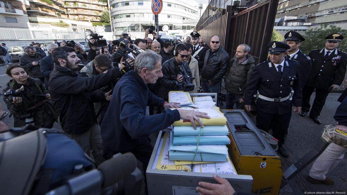 Landmark Corruption Trial Begins In Rome – DW – 11/05/2015