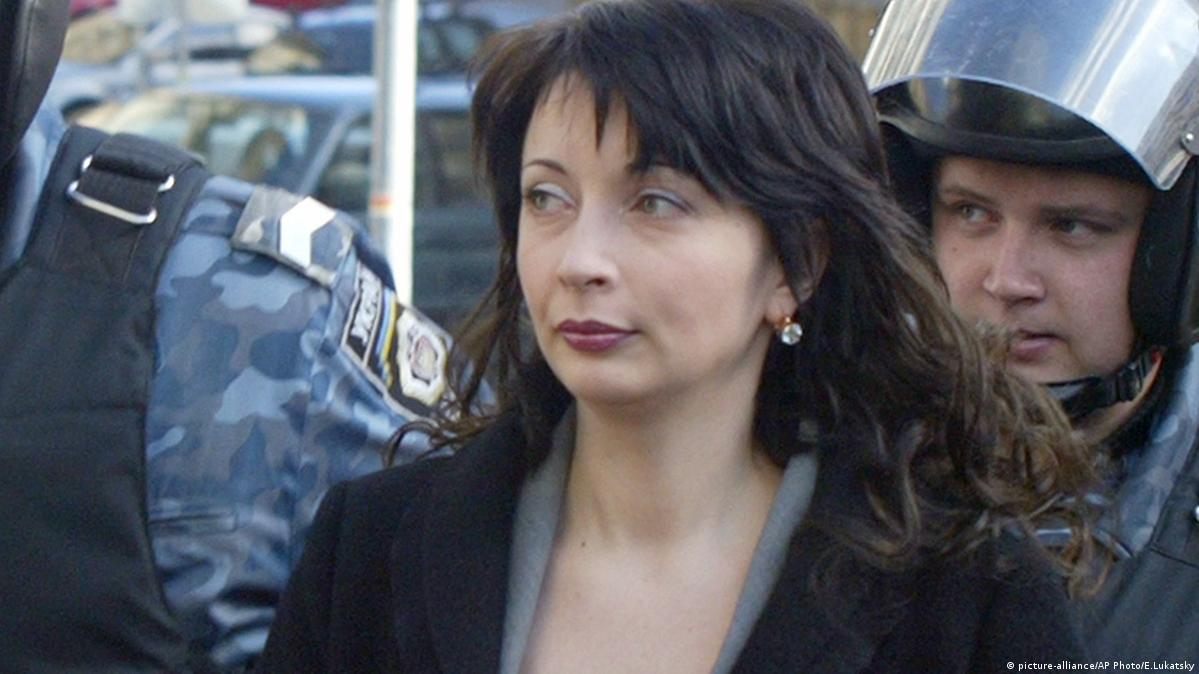 Елена Лукаш Голая