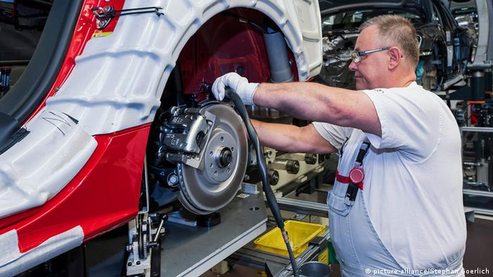 Рабочий на заводе Audi