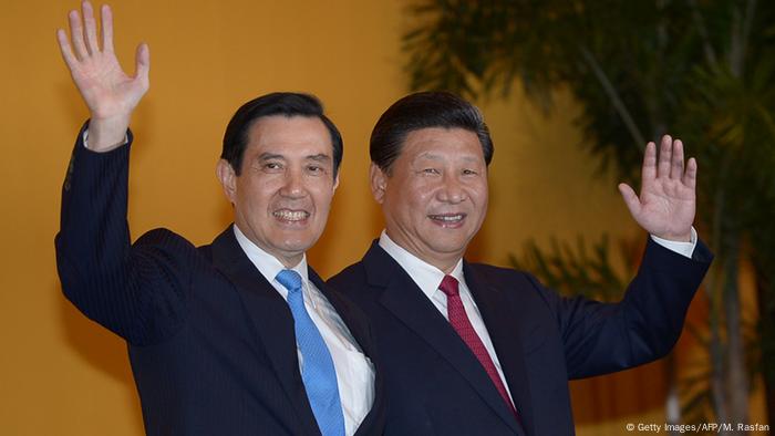Die Präsidenten von Taiwan und China lächeln in die Kameras (Foto: AFP)