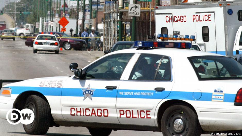 us-chicago-releases-video-of-police-officer-shooting-13-year-old-boy-dw-15-04-2021