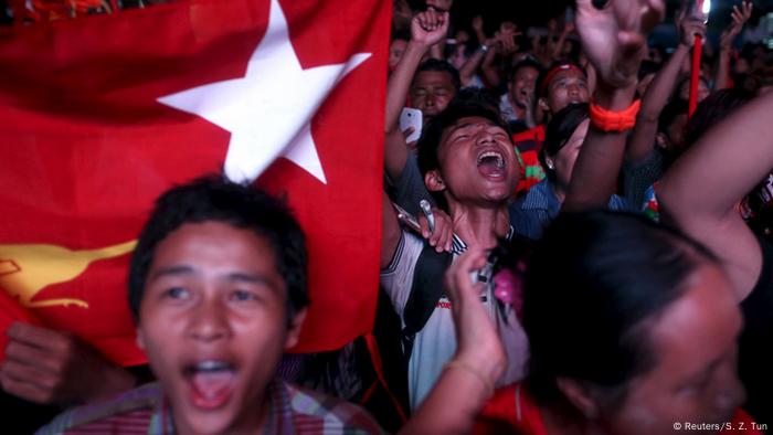 Anhänger von Aung San Suu Kyi Jubel (Reuters/S. Z. Tun)