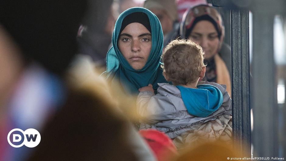 Female Refugees Face Sexual Violence Amnesty Says Dw 01 18 2016