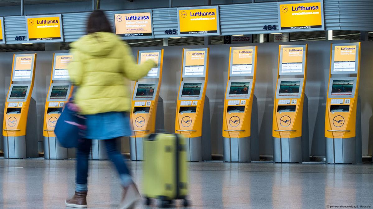 Lufthansa check in. Self check in airport.