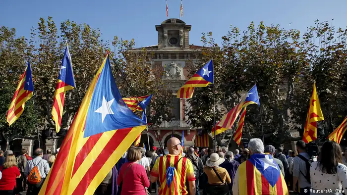 Spanien das Regionalparlament von Katalonien beschließt Abspaltung