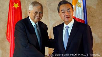 China Philippinen Wang Yi und Albert Del Rosario Außenminister China Philippinen Wang Yi und Albert Del Rosario Außenminister