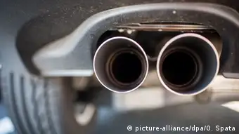 Deutschland Auspuff eines VW Tiguan in Wolfsburg