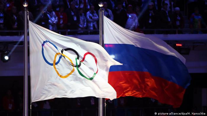 Олимпийский флаг и флаг России