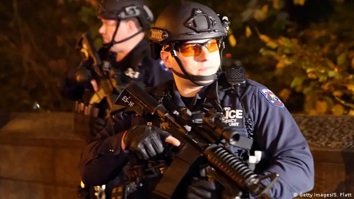 Frankreich Terror in Paris Reaktionen USA Polizei vor französischem Konsulat New York